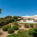 Mariposa Villa *